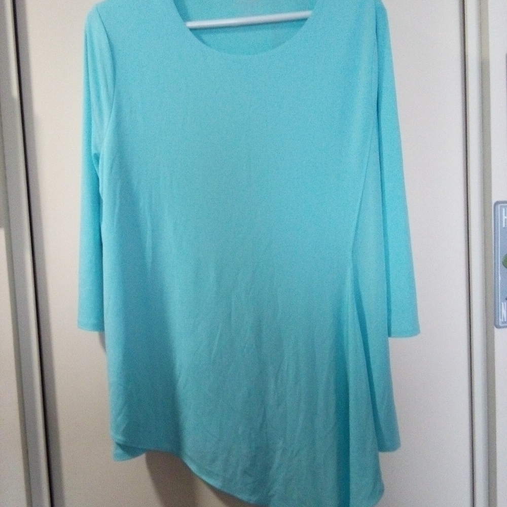 Women's Top - Picture 2 of 11
